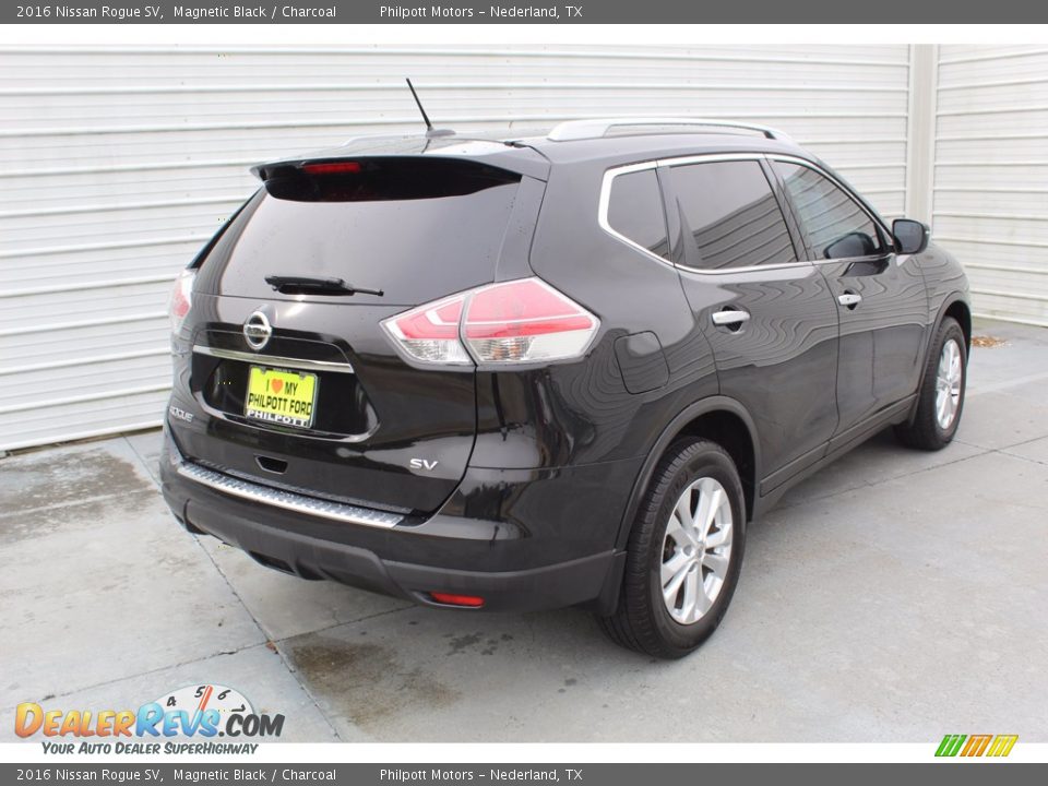 2016 Nissan Rogue SV Magnetic Black / Charcoal Photo #10