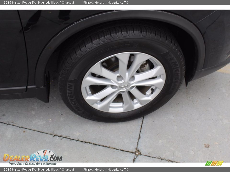 2016 Nissan Rogue SV Magnetic Black / Charcoal Photo #12