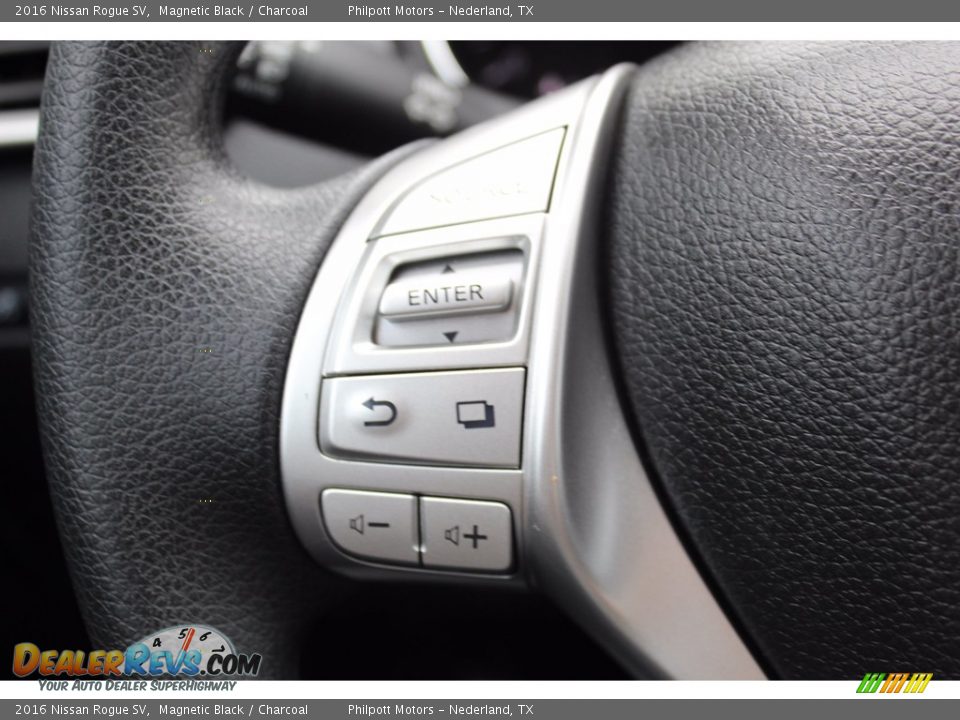 2016 Nissan Rogue SV Magnetic Black / Charcoal Photo #16