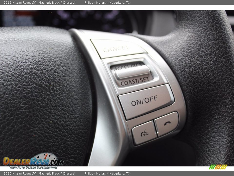 2016 Nissan Rogue SV Magnetic Black / Charcoal Photo #17
