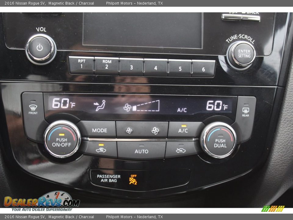 2016 Nissan Rogue SV Magnetic Black / Charcoal Photo #21
