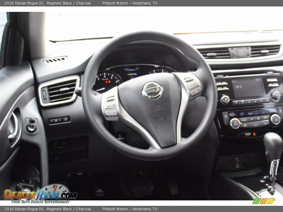 2016 Nissan Rogue SV Magnetic Black / Charcoal Photo #27