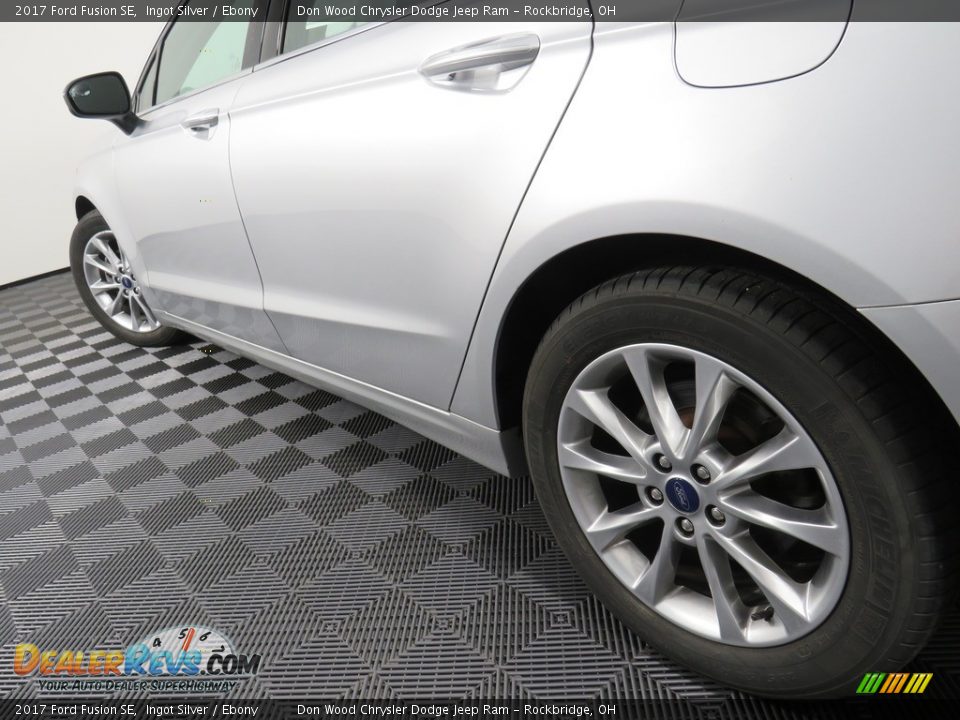 2017 Ford Fusion SE Ingot Silver / Ebony Photo #10