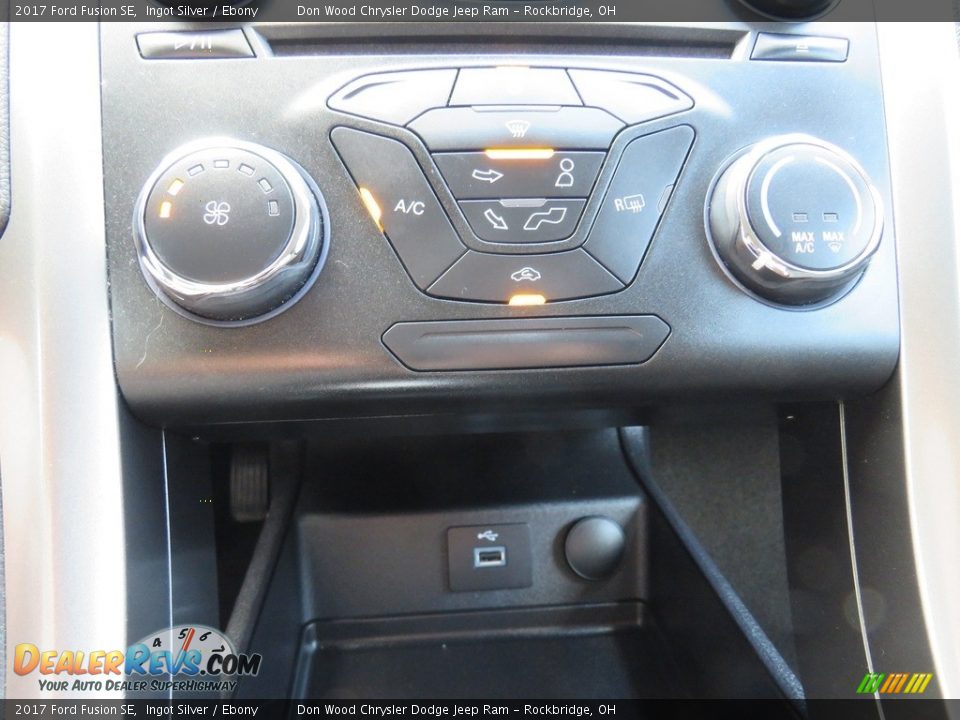 2017 Ford Fusion SE Ingot Silver / Ebony Photo #27