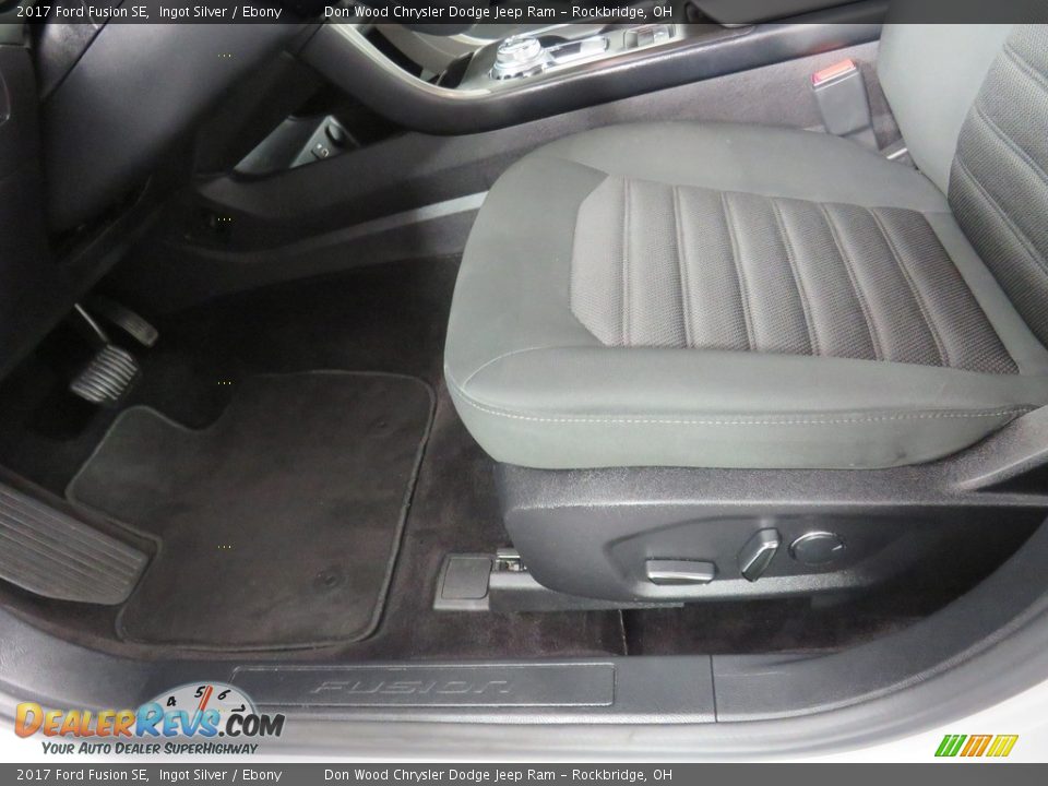 2017 Ford Fusion SE Ingot Silver / Ebony Photo #30