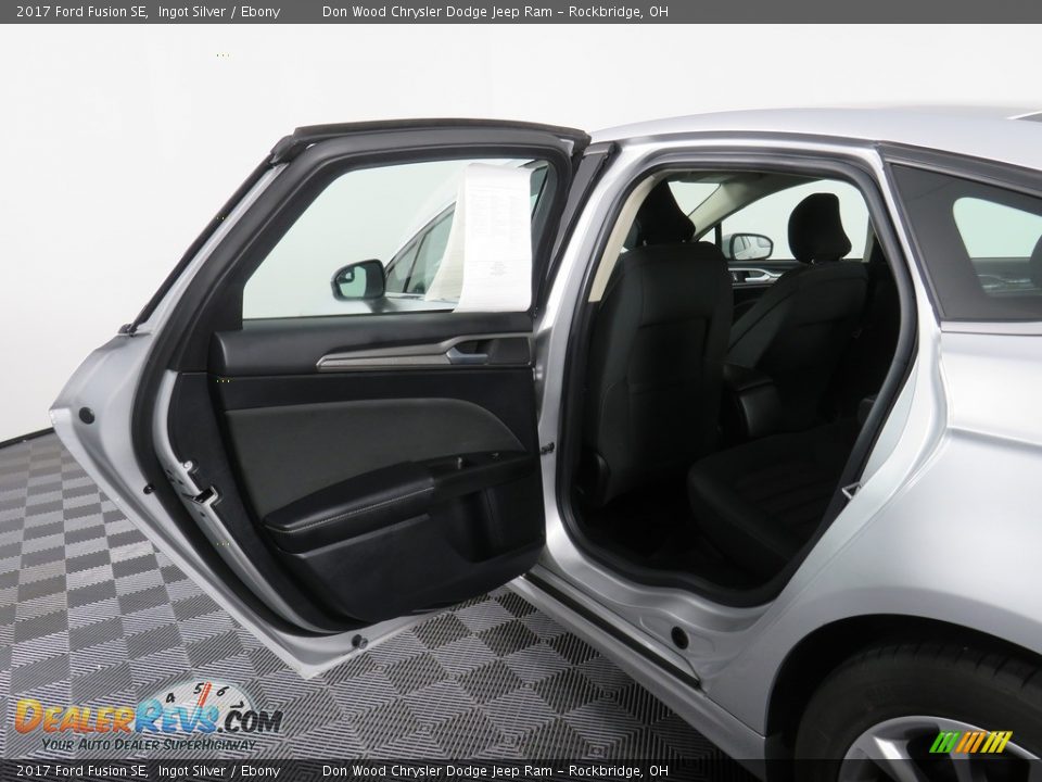 2017 Ford Fusion SE Ingot Silver / Ebony Photo #33