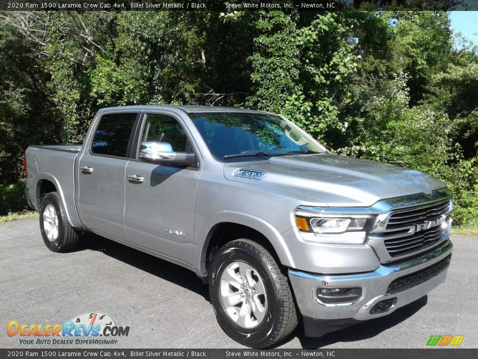 Front 3/4 View of 2020 Ram 1500 Laramie Crew Cab 4x4 Photo #4