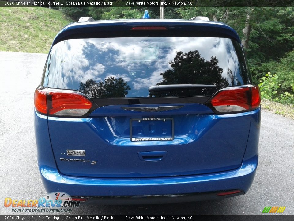 2020 Chrysler Pacifica Touring L Ocean Blue Metallic / Black Photo #7