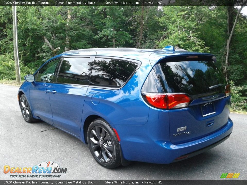2020 Chrysler Pacifica Touring L Ocean Blue Metallic / Black Photo #8