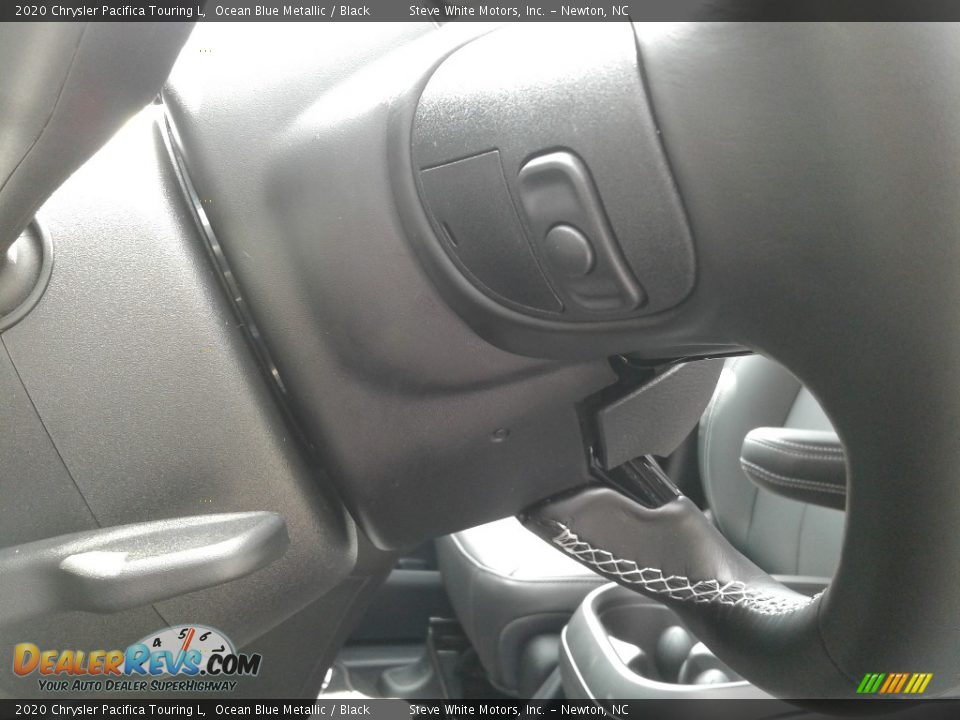 2020 Chrysler Pacifica Touring L Ocean Blue Metallic / Black Photo #12