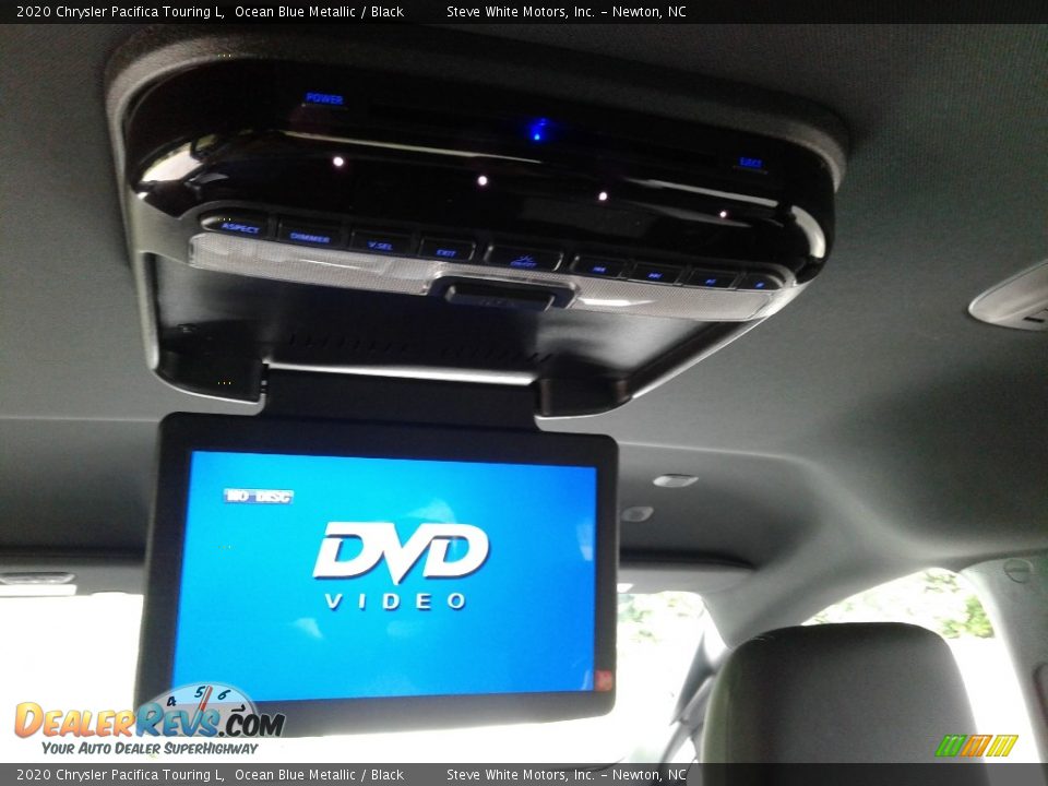 Entertainment System of 2020 Chrysler Pacifica Touring L Photo #15