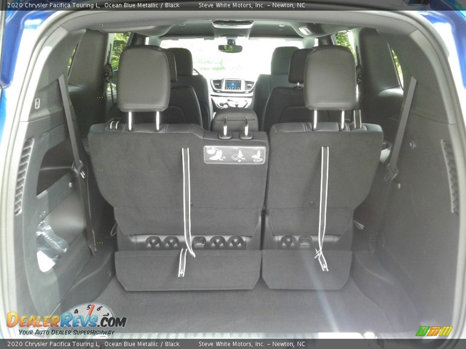 2020 Chrysler Pacifica Touring L Trunk Photo #16