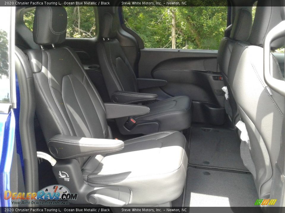 2020 Chrysler Pacifica Touring L Ocean Blue Metallic / Black Photo #17