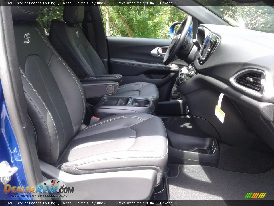 2020 Chrysler Pacifica Touring L Ocean Blue Metallic / Black Photo #18