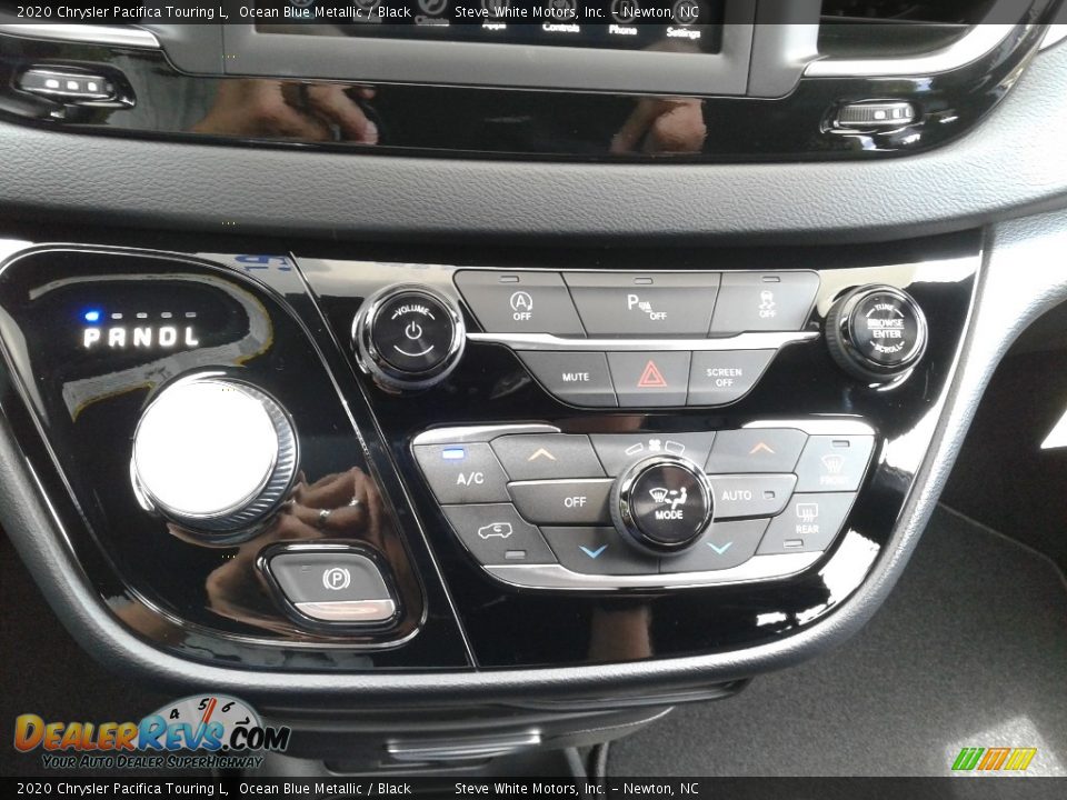 2020 Chrysler Pacifica Touring L Ocean Blue Metallic / Black Photo #26