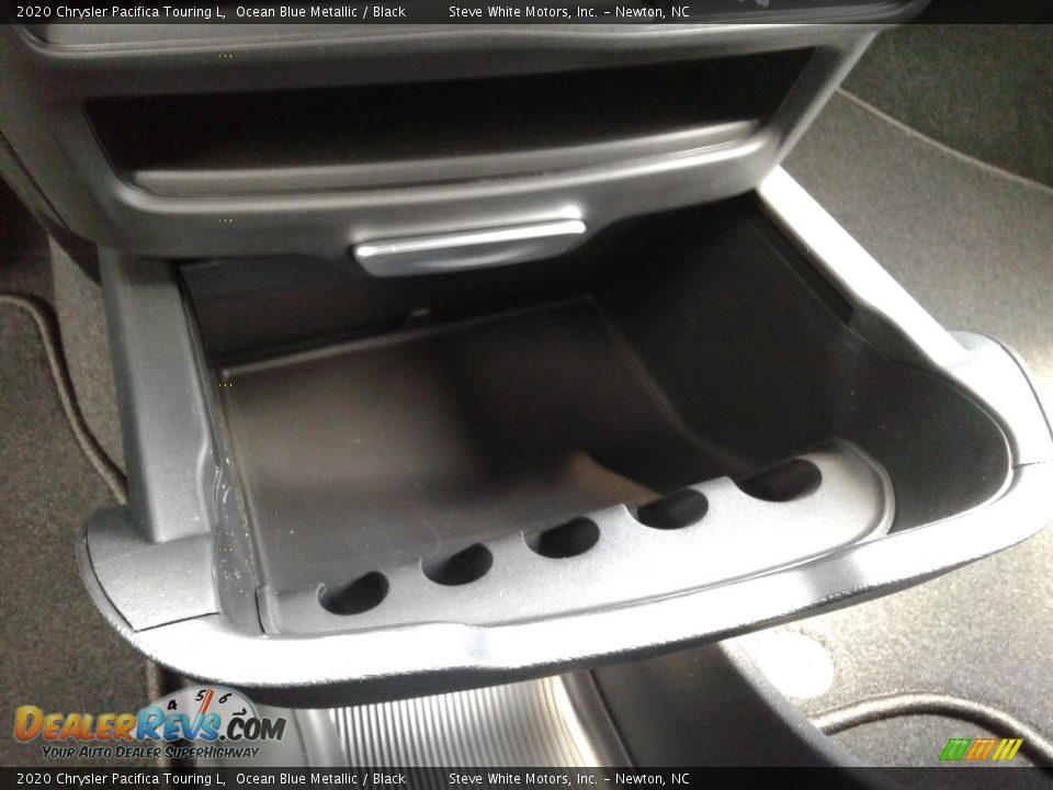 2020 Chrysler Pacifica Touring L Ocean Blue Metallic / Black Photo #28