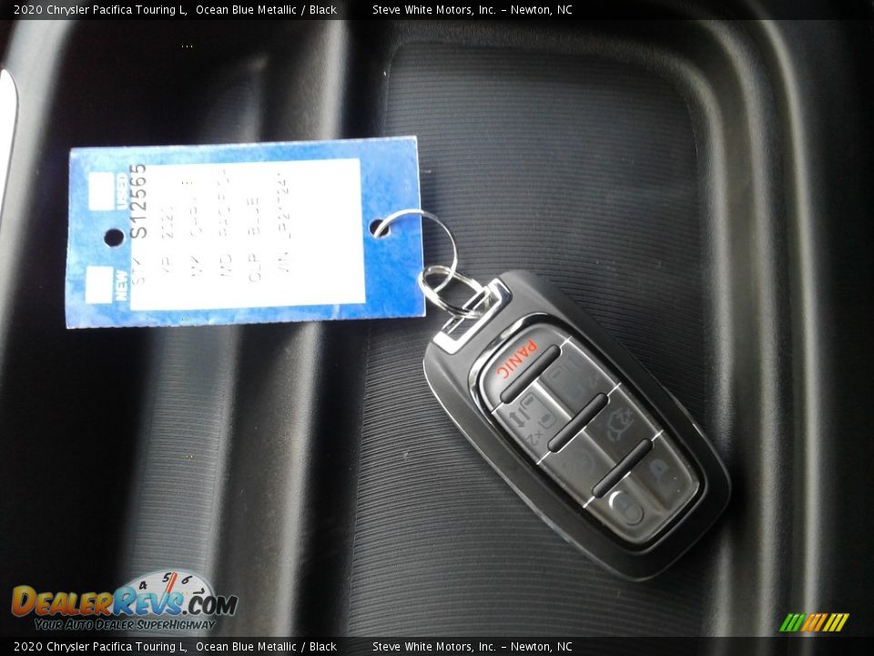 2020 Chrysler Pacifica Touring L Ocean Blue Metallic / Black Photo #32