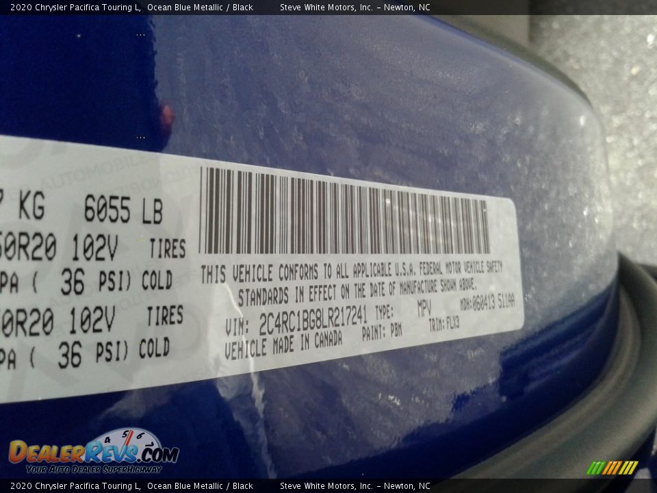 2020 Chrysler Pacifica Touring L Ocean Blue Metallic / Black Photo #33