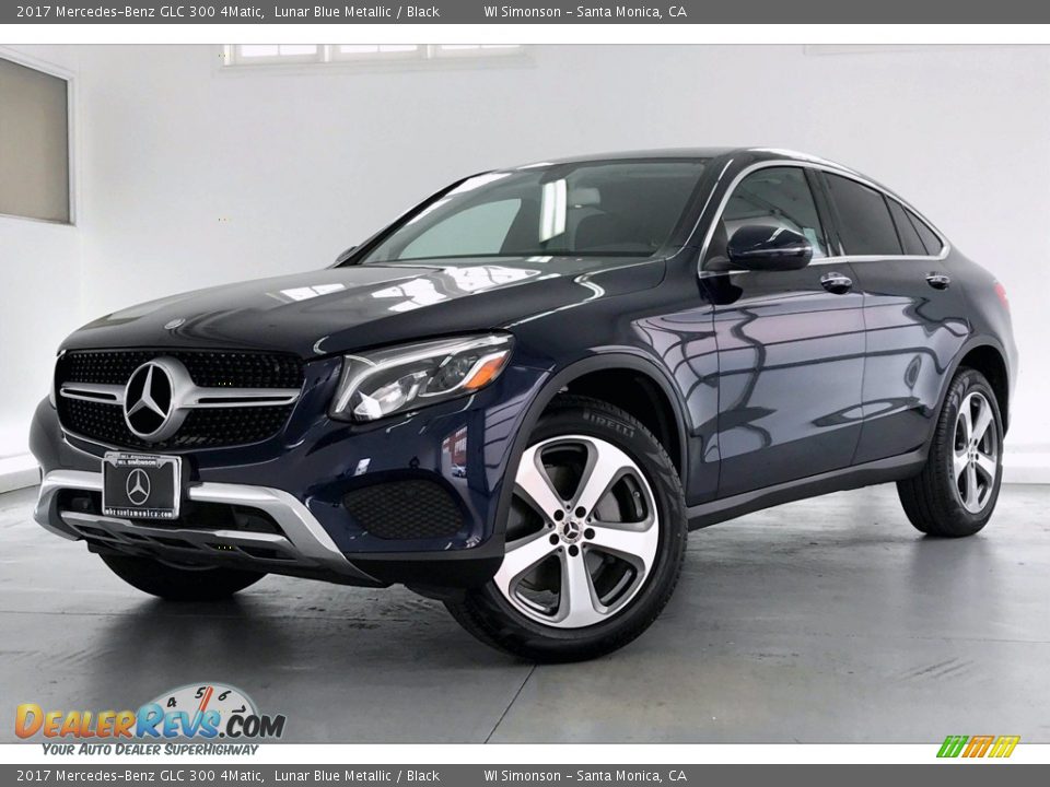 Front 3/4 View of 2017 Mercedes-Benz GLC 300 4Matic Photo #12