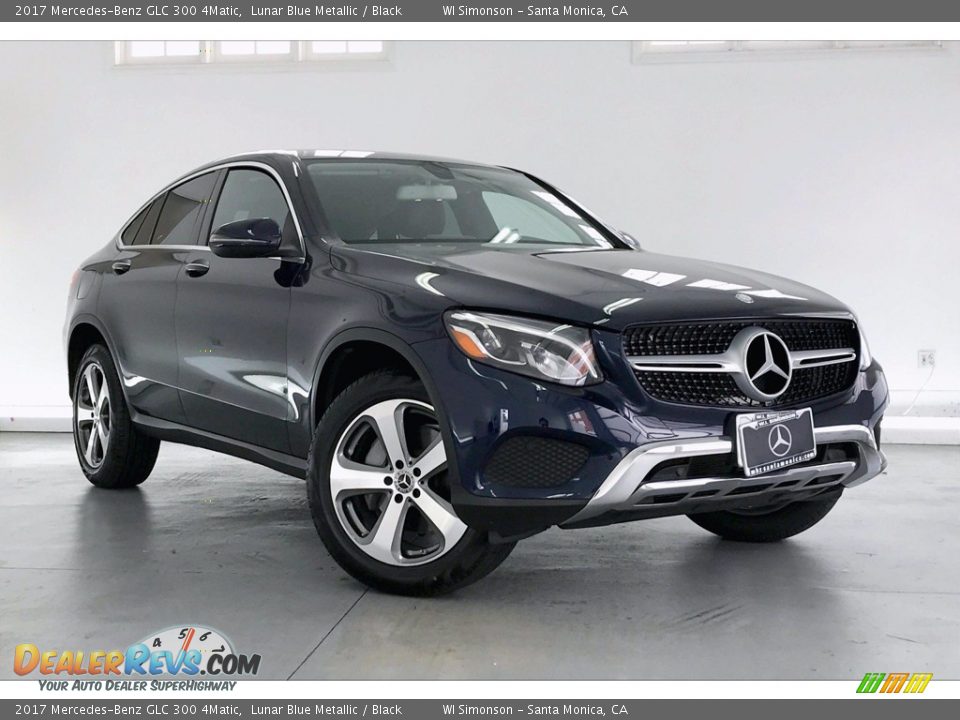 Front 3/4 View of 2017 Mercedes-Benz GLC 300 4Matic Photo #34