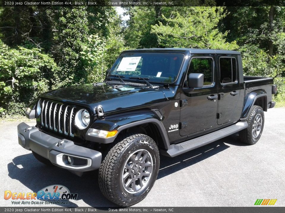 Front 3/4 View of 2020 Jeep Gladiator North Edition 4x4 Photo #2