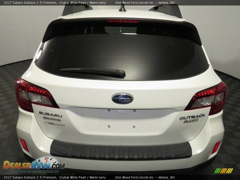 2017 Subaru Outback 2.5i Premium Crystal White Pearl / Warm Ivory Photo #11