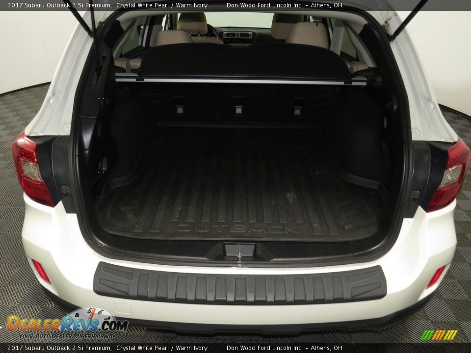 2017 Subaru Outback 2.5i Premium Crystal White Pearl / Warm Ivory Photo #12