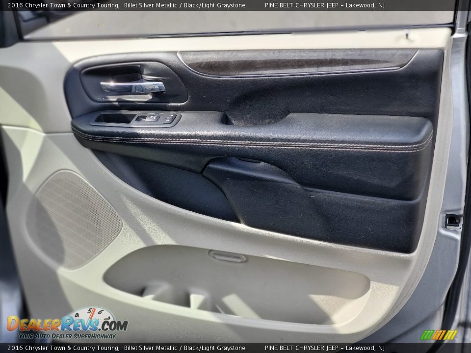 2016 Chrysler Town & Country Touring Billet Silver Metallic / Black/Light Graystone Photo #10