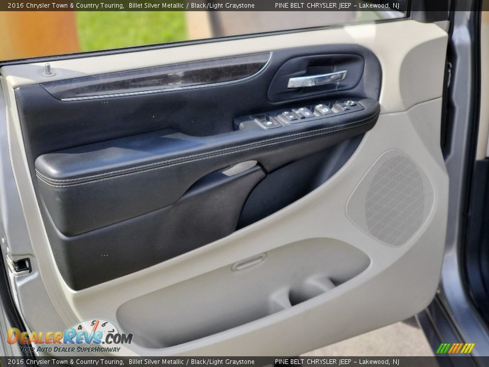 2016 Chrysler Town & Country Touring Billet Silver Metallic / Black/Light Graystone Photo #24