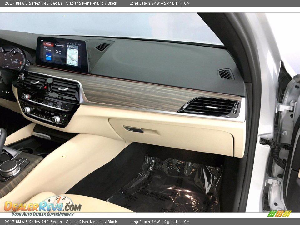 2017 BMW 5 Series 540i Sedan Glacier Silver Metallic / Black Photo #22
