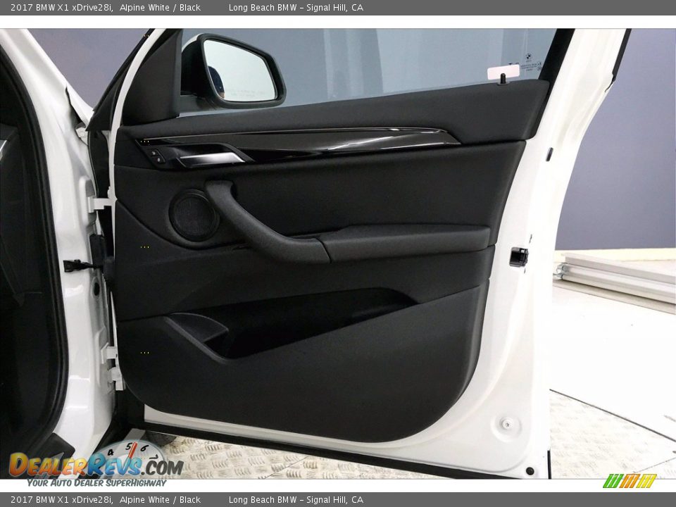 2017 BMW X1 xDrive28i Alpine White / Black Photo #24