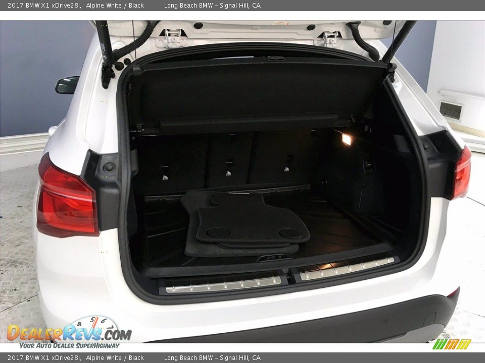 2017 BMW X1 xDrive28i Alpine White / Black Photo #32