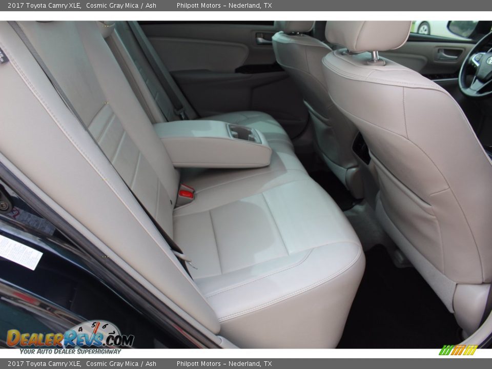 2017 Toyota Camry XLE Cosmic Gray Mica / Ash Photo #26