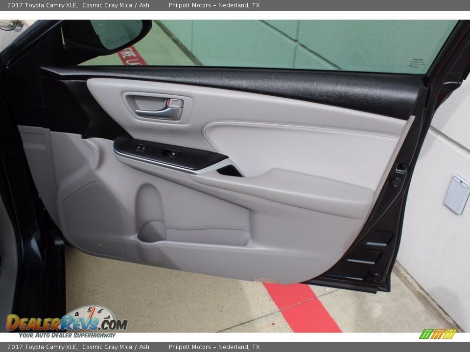 2017 Toyota Camry XLE Cosmic Gray Mica / Ash Photo #27