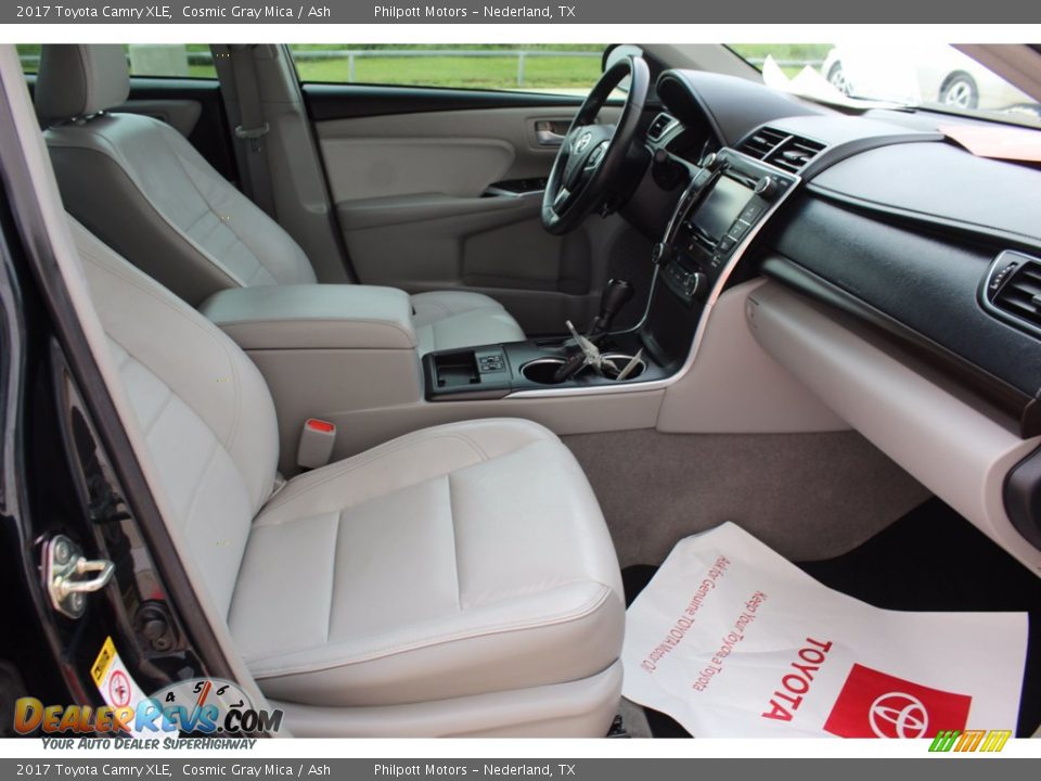 2017 Toyota Camry XLE Cosmic Gray Mica / Ash Photo #28