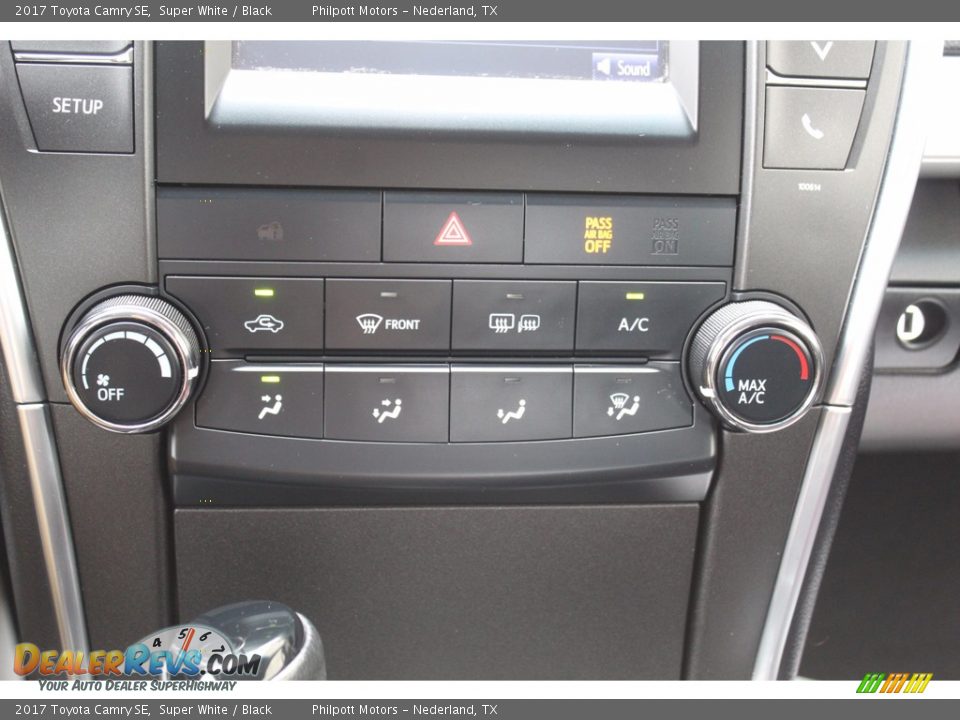 2017 Toyota Camry SE Super White / Black Photo #17