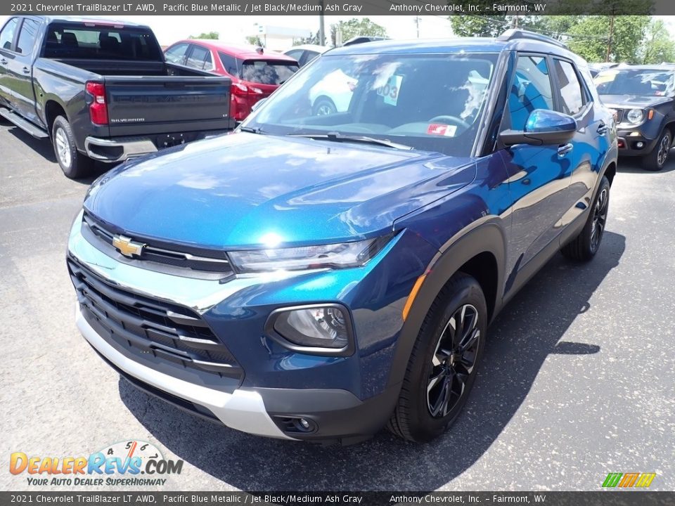 Front 3/4 View of 2021 Chevrolet TrailBlazer LT AWD Photo #8