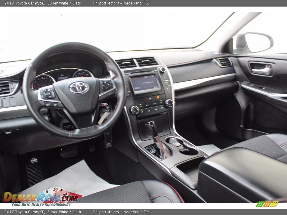 2017 Toyota Camry SE Super White / Black Photo #21