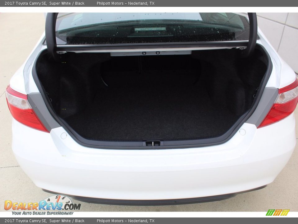 2017 Toyota Camry SE Super White / Black Photo #23