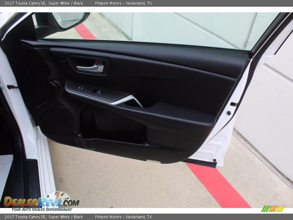 2017 Toyota Camry SE Super White / Black Photo #26