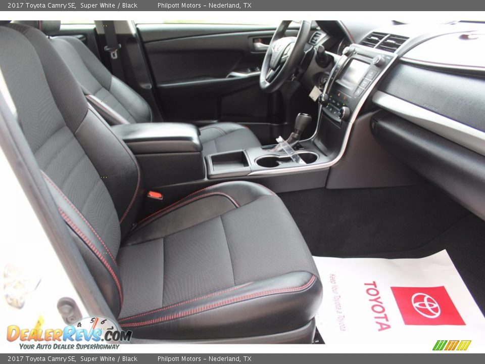 2017 Toyota Camry SE Super White / Black Photo #27