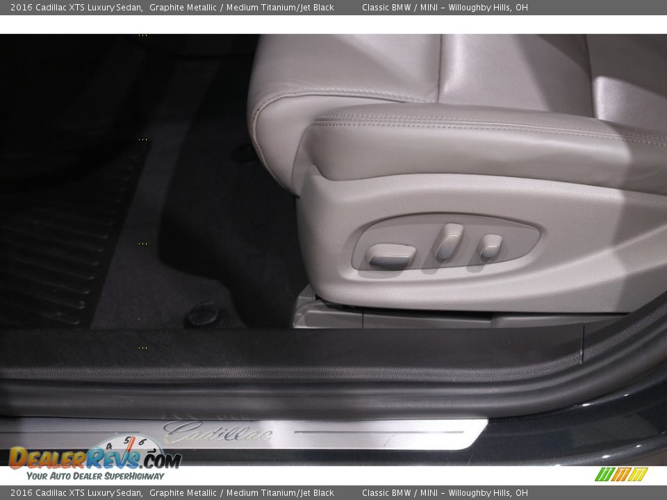 2016 Cadillac XTS Luxury Sedan Graphite Metallic / Medium Titanium/Jet Black Photo #6