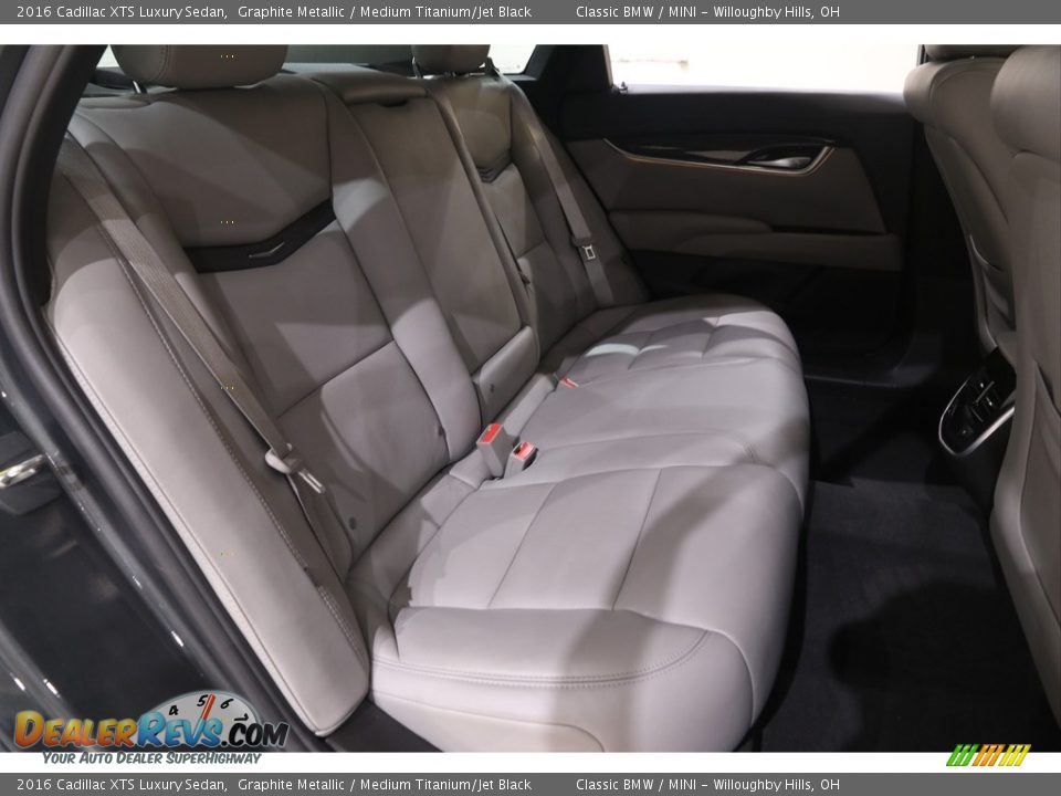 2016 Cadillac XTS Luxury Sedan Graphite Metallic / Medium Titanium/Jet Black Photo #24