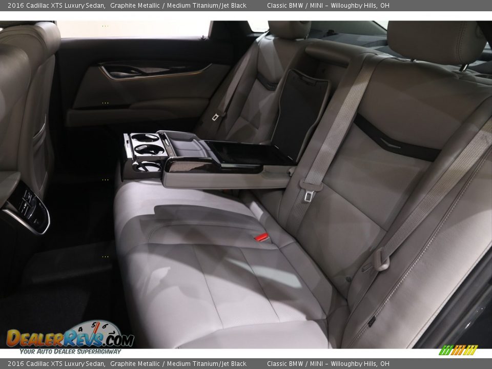2016 Cadillac XTS Luxury Sedan Graphite Metallic / Medium Titanium/Jet Black Photo #26