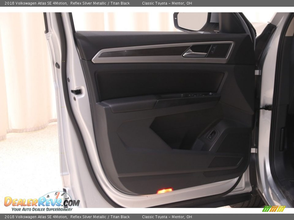 2018 Volkswagen Atlas SE 4Motion Reflex Silver Metallic / Titan Black Photo #4