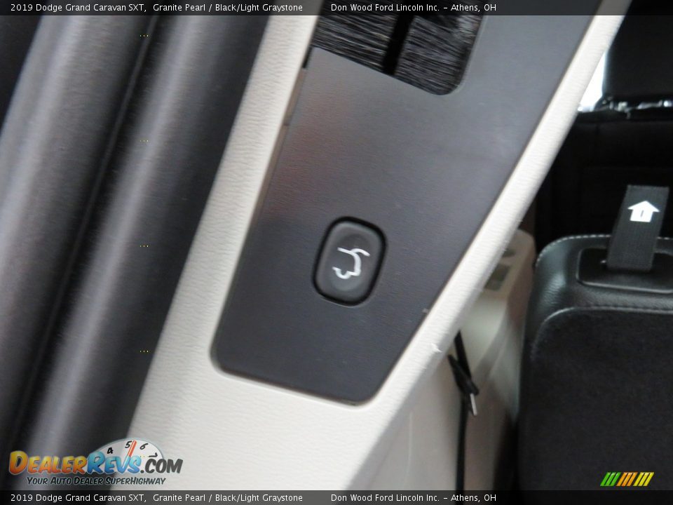 2019 Dodge Grand Caravan SXT Granite Pearl / Black/Light Graystone Photo #15