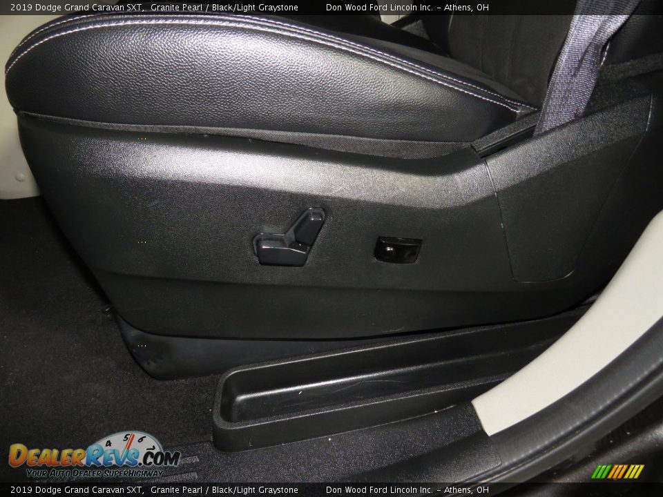 2019 Dodge Grand Caravan SXT Granite Pearl / Black/Light Graystone Photo #19