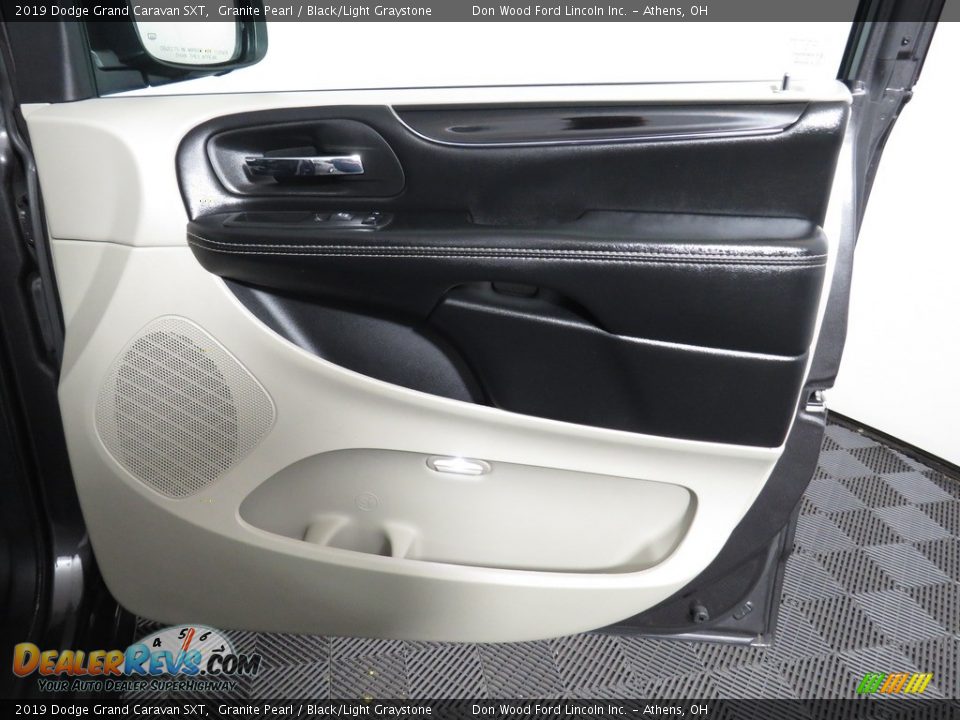 2019 Dodge Grand Caravan SXT Granite Pearl / Black/Light Graystone Photo #26