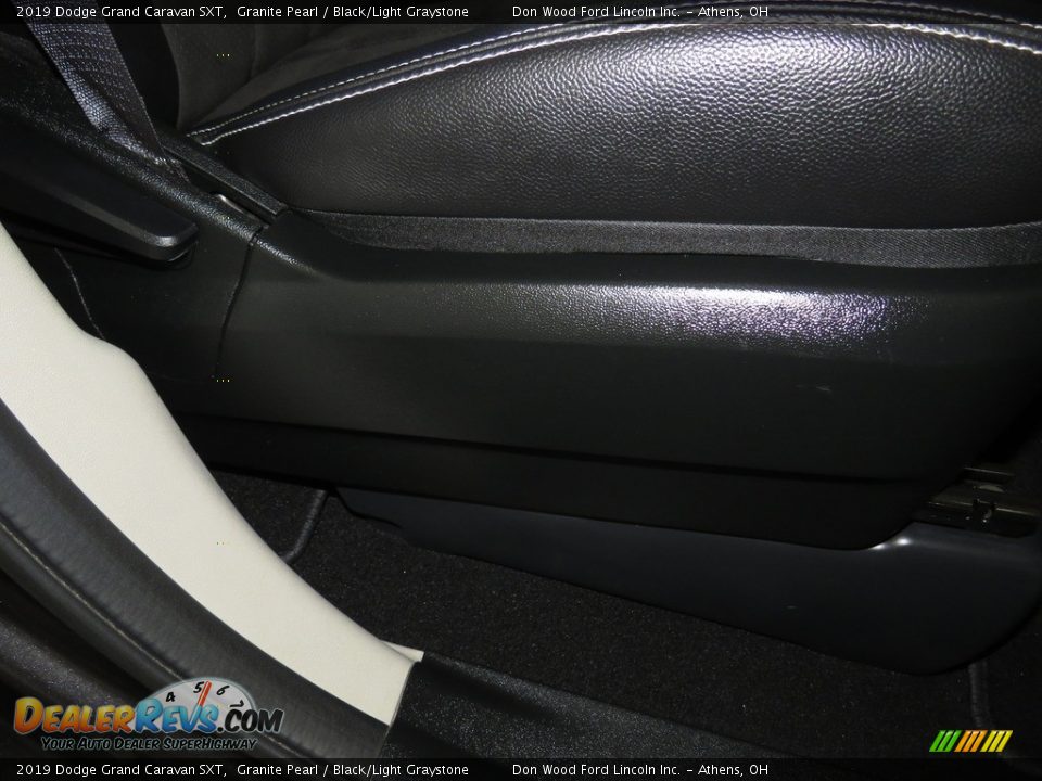 2019 Dodge Grand Caravan SXT Granite Pearl / Black/Light Graystone Photo #27
