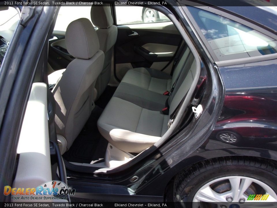 2013 Ford Focus SE Sedan Tuxedo Black / Charcoal Black Photo #6